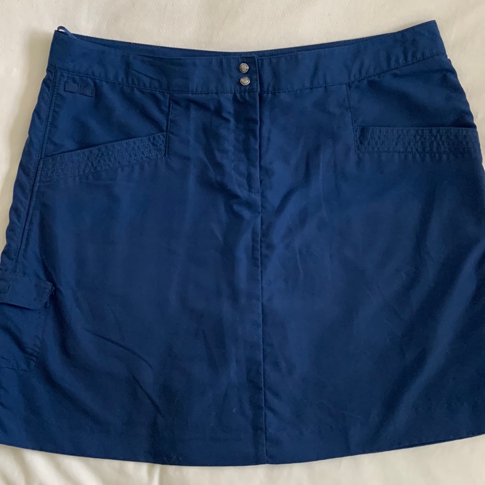 Ladies golf skort. Like new. No signs of wear